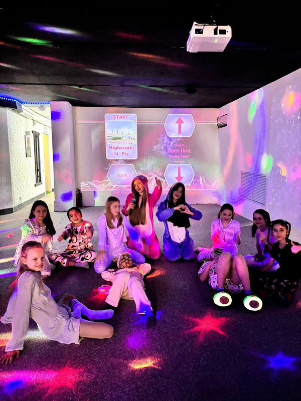 inter-party-004